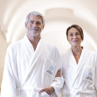 Couple en peignoir © Thermes de Luchon