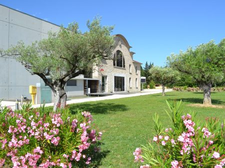 Façade des Thermes d'Allègre-les-Fumades