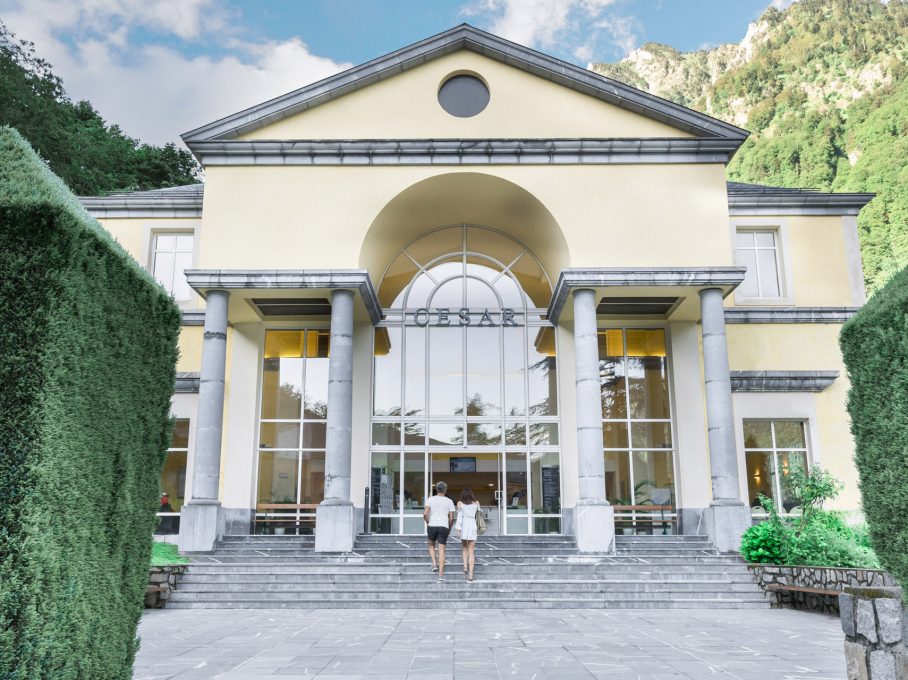 Façade de la station des Thermes de César à Cauterets