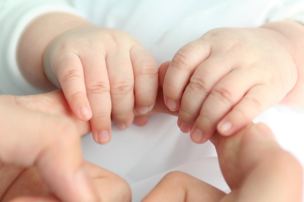 Mains de bébé ©boeunyoung_kim-Pixabay