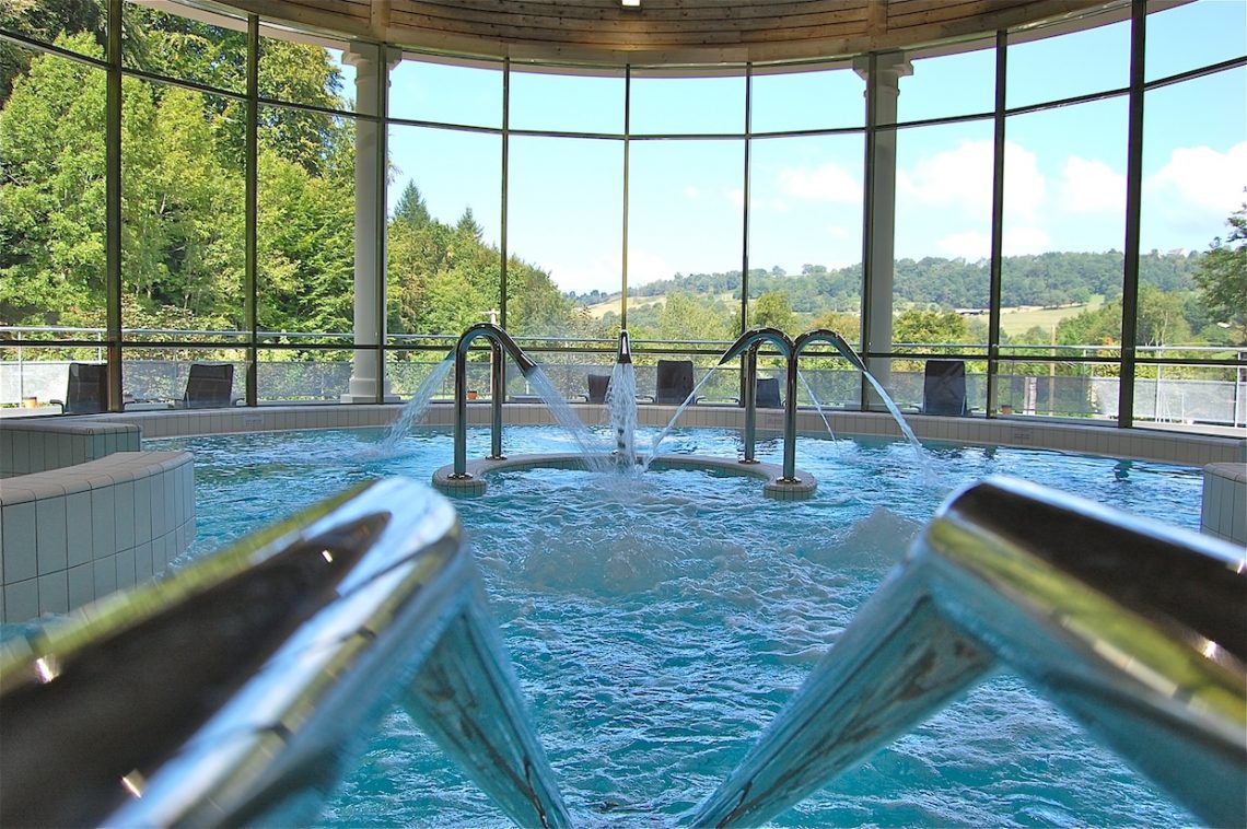 Bassin spa Edenvik © Thermes-de-Capvern